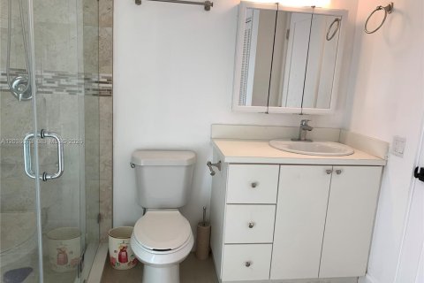 Villa ou maison à louer à Miami, Floride: 3 chambres, 171.96 m2 № 2086064 - photo 13