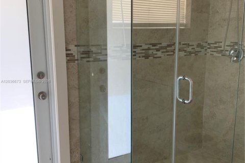 Villa ou maison à louer à Miami, Floride: 3 chambres, 171.96 m2 № 2086064 - photo 10