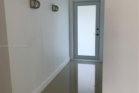 Villa ou maison à louer à Miami, Floride: 3 chambres, 171.96 m2 № 2086064 - photo 3