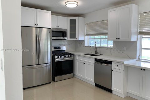 Villa ou maison à louer à Miami, Floride: 3 chambres, 171.96 m2 № 2086064 - photo 6