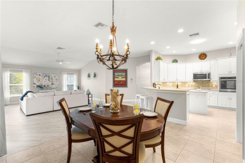 Casa en venta en The Villages, Florida, 3 dormitorios, 185.25 m2 № 1650292 - foto 17