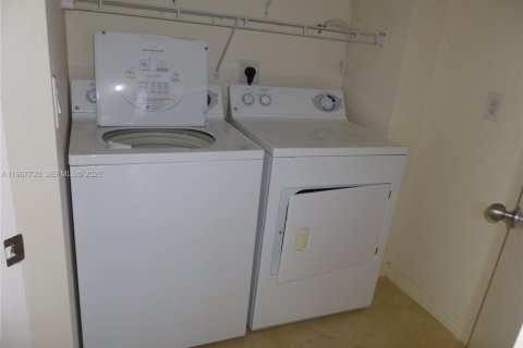 Снять в аренду кондоминиум в Авентура, Флорида 3 спальни, 173.26м2, № 2081436 - фото 11