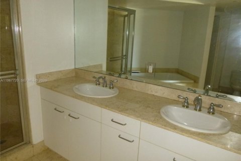 Снять в аренду кондоминиум в Авентура, Флорида 3 спальни, 173.26м2, № 2081436 - фото 9