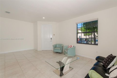Touwnhouse à vendre à Homestead, Floride: 3 chambres, 154.12 m2 № 1840699 - photo 4