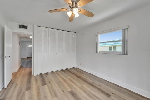 Condo in Sun City Center, Florida, 2 bedrooms  № 1793142 - photo 23