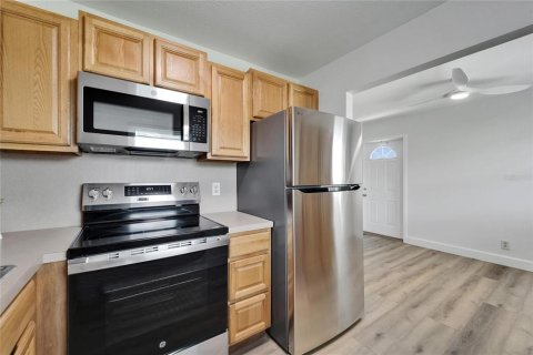 Condo in Sun City Center, Florida, 2 bedrooms  № 1793142 - photo 10