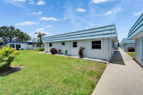 Condo in Sun City Center, Florida, 2 bedrooms  № 1793142 - photo 3
