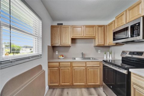 Condo in Sun City Center, Florida, 2 bedrooms  № 1793142 - photo 13