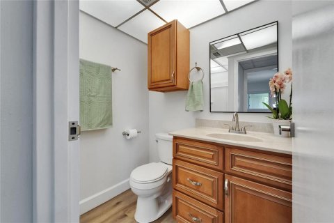 Condo in Sun City Center, Florida, 2 bedrooms  № 1793142 - photo 18