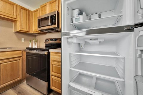 Condo in Sun City Center, Florida, 2 bedrooms  № 1793142 - photo 11