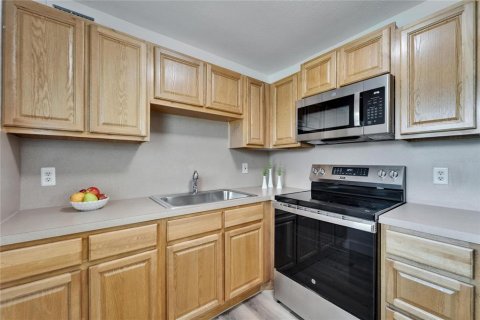 Condo in Sun City Center, Florida, 2 bedrooms  № 1793142 - photo 12