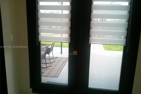 House in Homestead, Florida 5 bedrooms, 205.69 sq.m. № 1989547 - photo 26