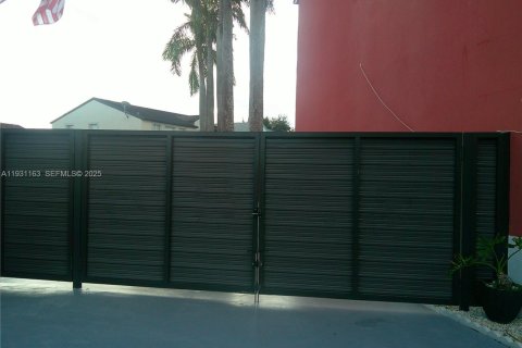 House in Homestead, Florida 5 bedrooms, 205.69 sq.m. № 1989547 - photo 27