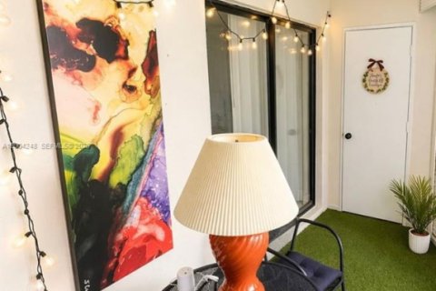 Condo in Plantation, Florida, 2 bedrooms  № 2068421 - photo 12