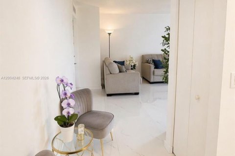 Condo in Plantation, Florida, 2 bedrooms  № 2068421 - photo 7