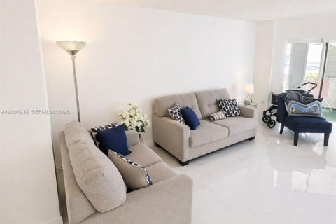 Condo in Plantation, Florida, 2 bedrooms  № 2068421 - photo 9