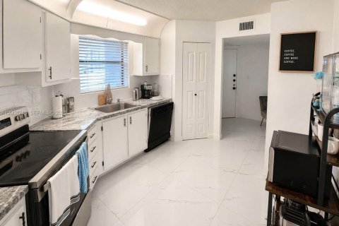 Condo in Plantation, Florida, 2 bedrooms  № 2068421 - photo 6