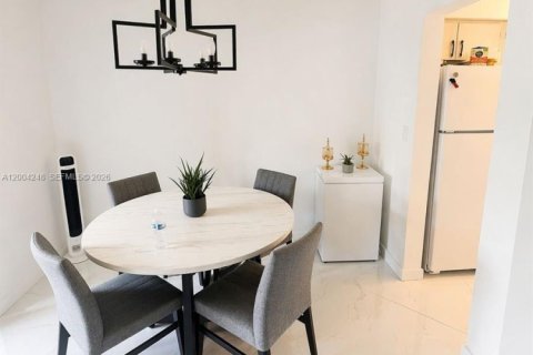 Condo in Plantation, Florida, 2 bedrooms  № 2068421 - photo 5