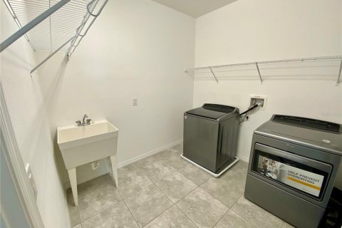 Casa en venta en Apopka, Florida, 5 dormitorios, 356.65 m2 № 2196101 - foto 23
