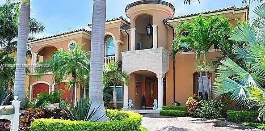 House in North Miami Beach, Florida 7 bedrooms, 436.64 sq.m. № 1715490