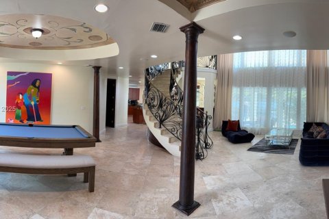 House in North Miami Beach, Florida 7 bedrooms, 436.64 sq.m. № 1715490 - photo 4