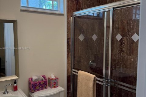 House in North Miami Beach, Florida 7 bedrooms, 436.64 sq.m. № 1715490 - photo 15