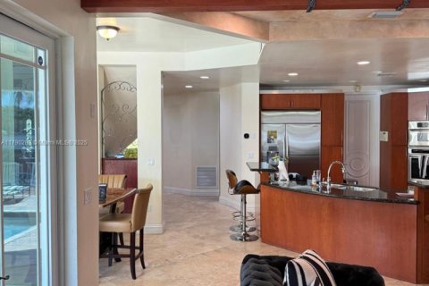 House in North Miami Beach, Florida 7 bedrooms, 436.64 sq.m. № 1715490 - photo 30
