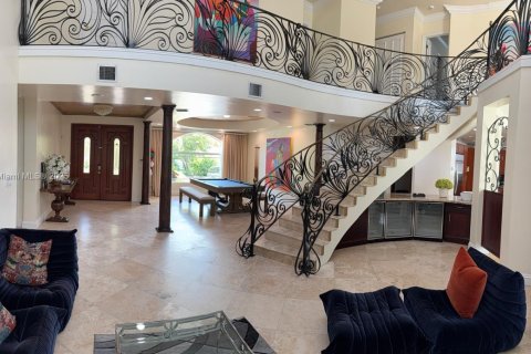 House in North Miami Beach, Florida 7 bedrooms, 436.64 sq.m. № 1715490 - photo 3