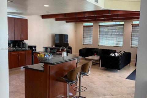 House in North Miami Beach, Florida 7 bedrooms, 436.64 sq.m. № 1715490 - photo 24