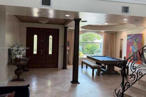 House in North Miami Beach, Florida 7 bedrooms, 436.64 sq.m. № 1715490 - photo 8