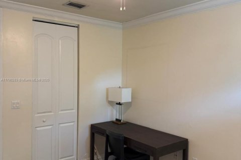 House in North Miami Beach, Florida 7 bedrooms, 436.64 sq.m. № 1715490 - photo 13