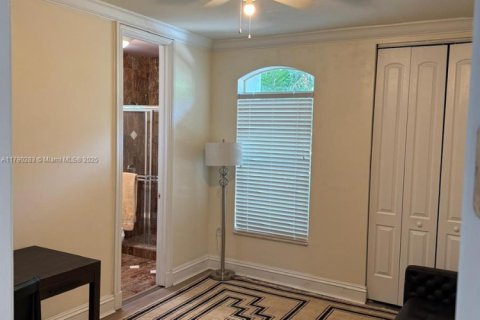 House in North Miami Beach, Florida 7 bedrooms, 436.64 sq.m. № 1715490 - photo 12