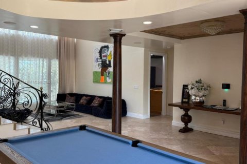 House in North Miami Beach, Florida 7 bedrooms, 436.64 sq.m. № 1715490 - photo 6