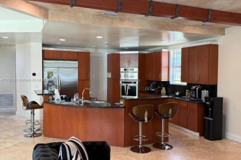 House in North Miami Beach, Florida 7 bedrooms, 436.64 sq.m. № 1715490 - photo 29