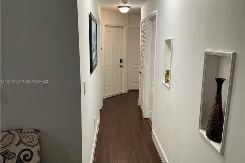 Casa en venta en Pembroke Pines, Florida, 4 dormitorios, 140.28 m2 № 1807069 - foto 23