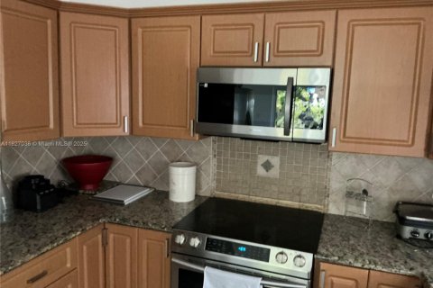 Casa en venta en Pembroke Pines, Florida, 4 dormitorios, 140.28 m2 № 1807069 - foto 11