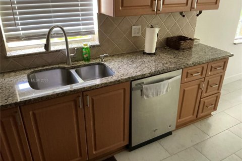 Casa en venta en Pembroke Pines, Florida, 4 dormitorios, 140.28 m2 № 1807069 - foto 12