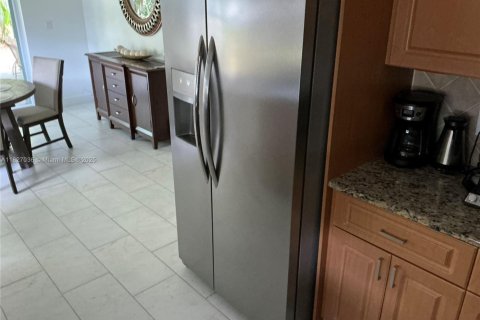 Casa en venta en Pembroke Pines, Florida, 4 dormitorios, 140.28 m2 № 1807069 - foto 9