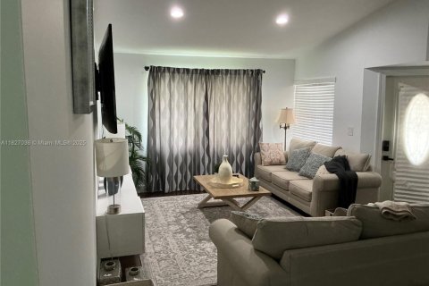 Casa en venta en Pembroke Pines, Florida, 4 dormitorios, 140.28 m2 № 1807069 - foto 4