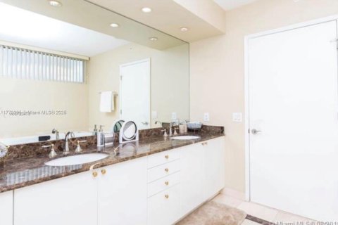 Снять в аренду кондоминиум в Санни-Айлс-Бич, Флорида 2 спальни, 147.71м2, № 1982704 - фото 23