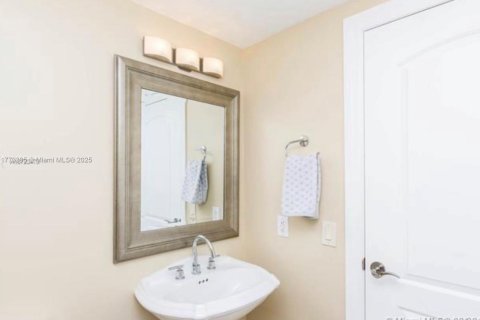 Снять в аренду кондоминиум в Санни-Айлс-Бич, Флорида 2 спальни, 147.71м2, № 1982704 - фото 25