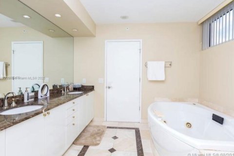 Снять в аренду кондоминиум в Санни-Айлс-Бич, Флорида 2 спальни, 147.71м2, № 1982704 - фото 22