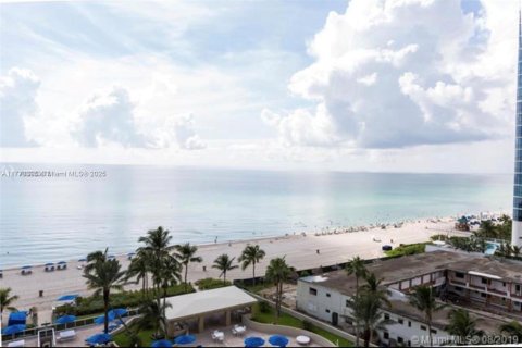 Снять в аренду кондоминиум в Санни-Айлс-Бич, Флорида 2 спальни, 147.71м2, № 1982704 - фото 3