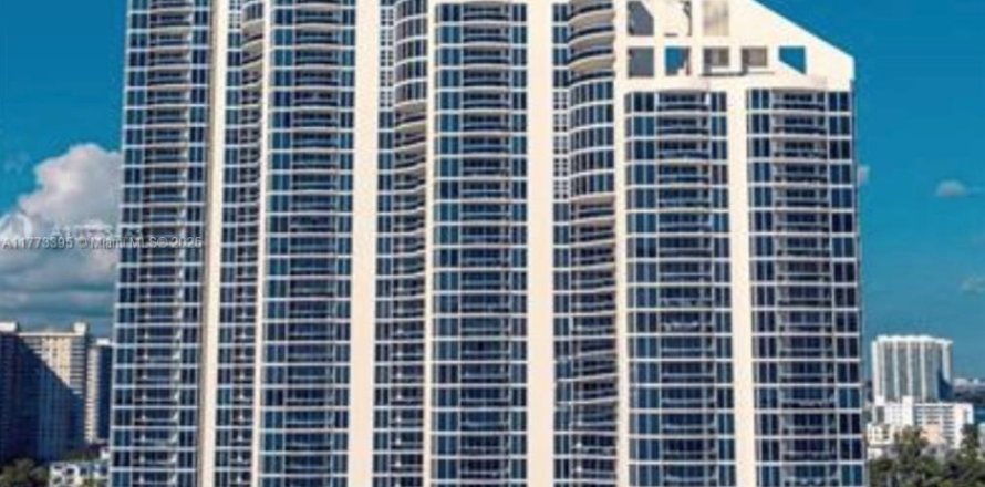 Кондоминиум с 2 спальнями в Санни-Айлс-Бич, Флорида № 1982704