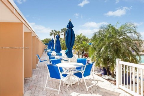Condo in Fort Lauderdale, Florida, 2 bedrooms  № 1881841 - photo 5