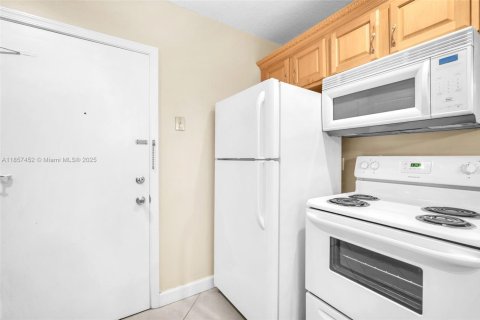 Condo in Fort Lauderdale, Florida, 2 bedrooms  № 1881841 - photo 18
