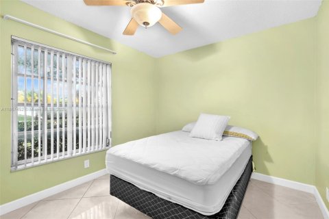 Condo in Fort Lauderdale, Florida, 2 bedrooms  № 1881841 - photo 11