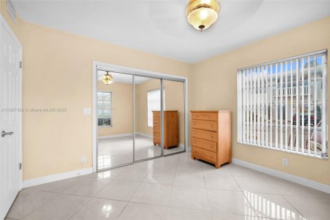 Condo in Fort Lauderdale, Florida, 2 bedrooms  № 1881841 - photo 14