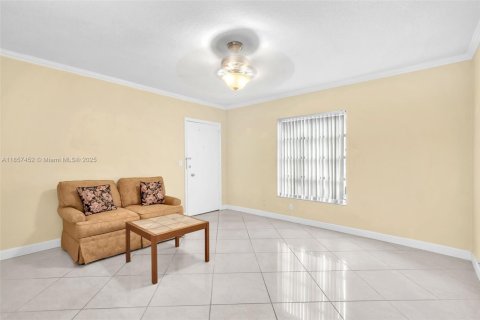 Condo in Fort Lauderdale, Florida, 2 bedrooms  № 1881841 - photo 16