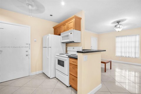 Condo in Fort Lauderdale, Florida, 2 bedrooms  № 1881841 - photo 9
